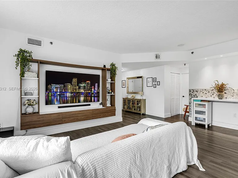 1834 Brickell Ave #33 — Photo 2