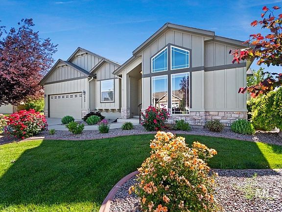 3rd image of 3808 S Edgeview Dr
