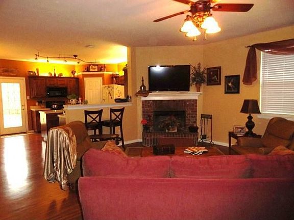 4th image of 10413 Hogan Dr