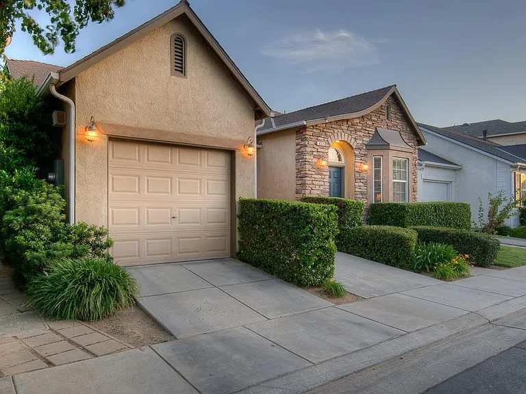 632 W Fontaine Ln — Photo 3