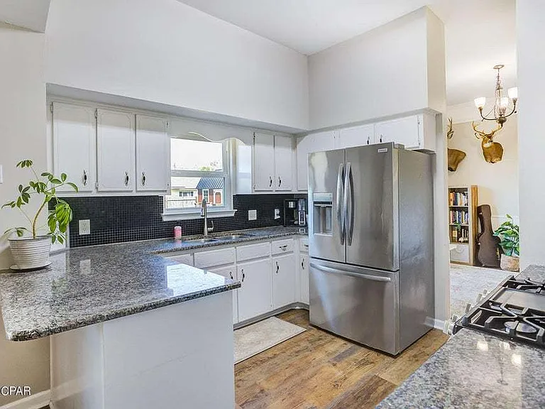 8107 Heritage Woods Ln — Photo 9