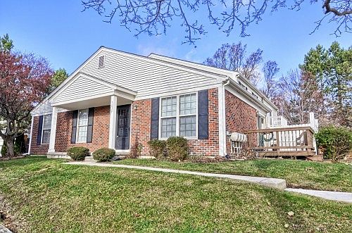 3rd image of 7632 Woodview Dr #17