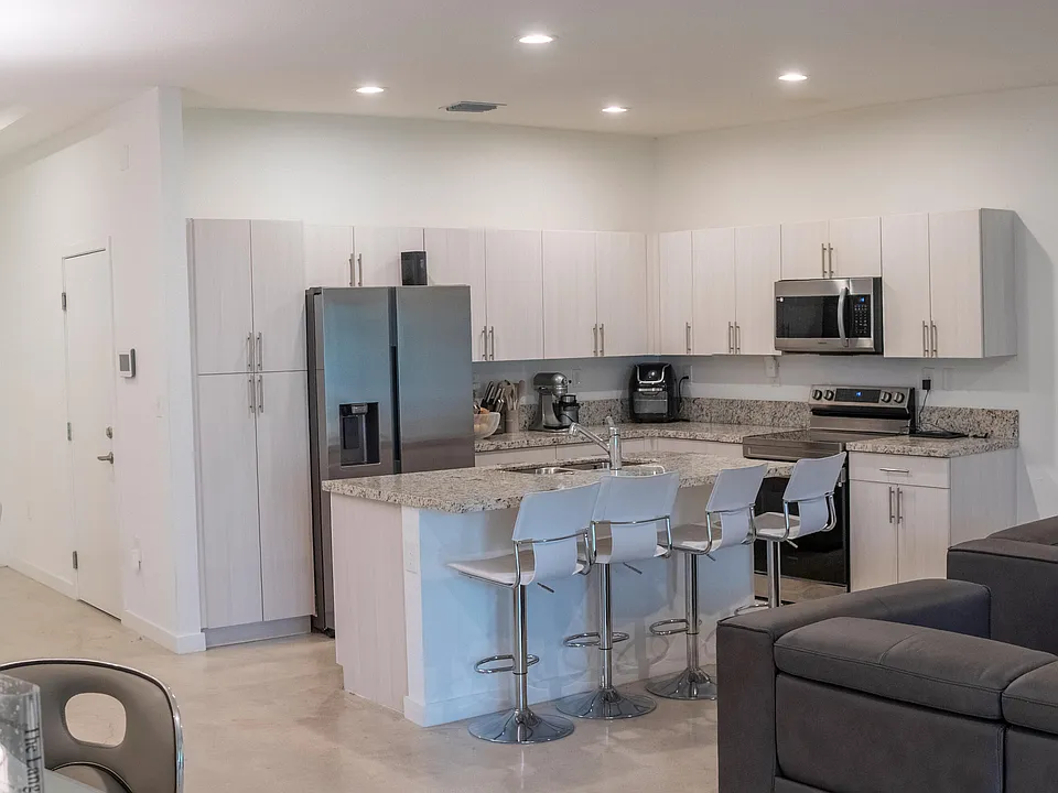 108 NW 31st Ave