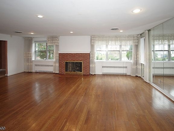 4th image of 9 Dawson Ave