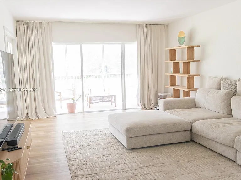 3250 N Palm Aire Dr #202 — Photo 5