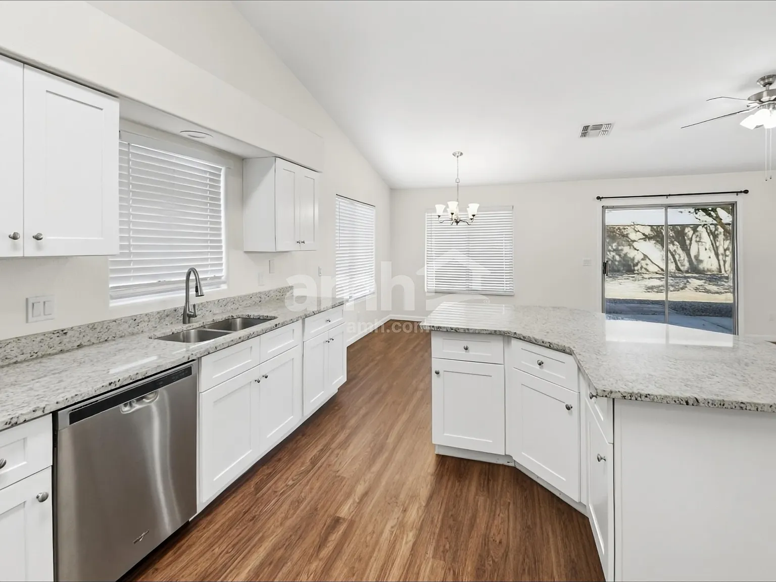 3 bed, 2.0 bath, 1500 sqft, $1,995 — Photo 4
