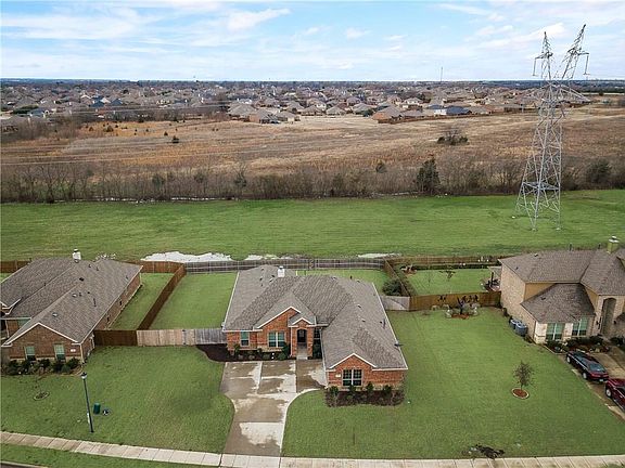 2nd image of 1319 Hidden Creek Dr