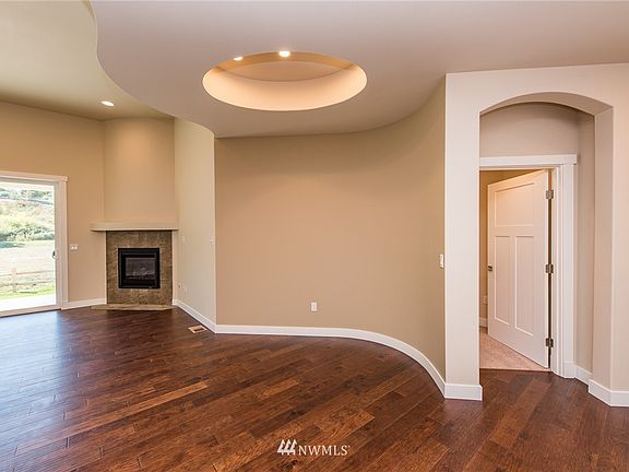 4th image of 271 57 A Mount Baker Drive