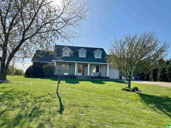 5 Deer Run Cir, McCook Lake, SD 57049