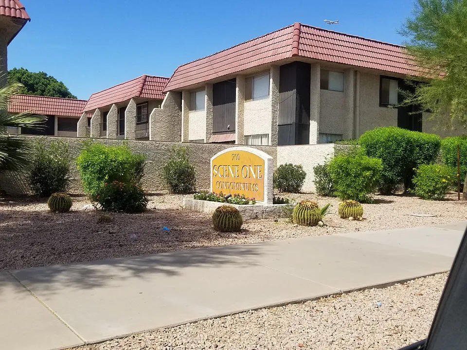 700 W University Dr #119