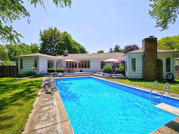 3rd image of 44 Castle Acres Dr