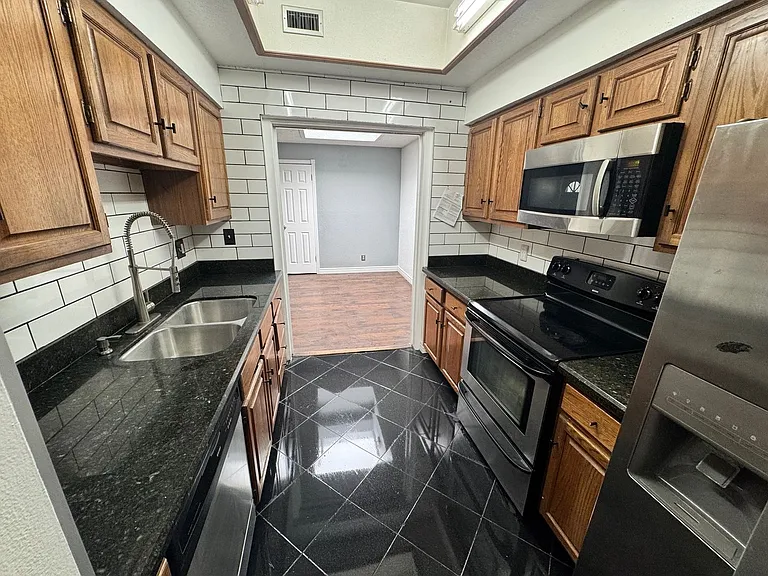 4618 N Stanton St #C18 — Photo 33
