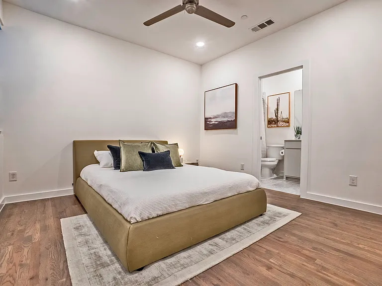 5002 San Jacinto St — Photo 9