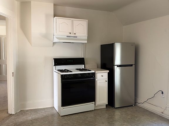 3rd image of 519 E Madison St #2