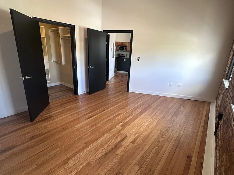 2800 Mayfield Rd — Photo 14