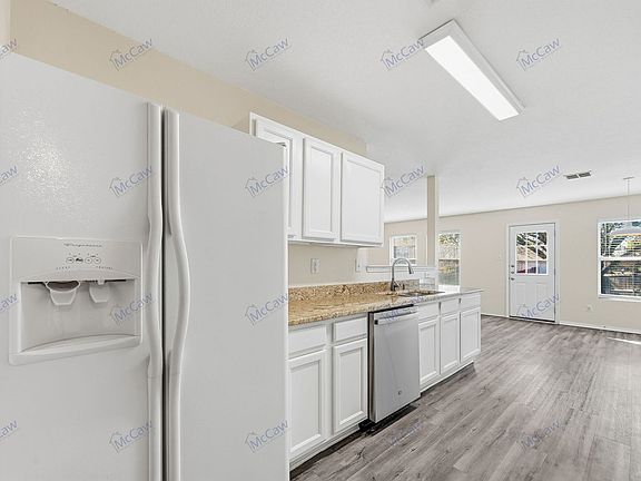 5th image of 2543 Barksdale Dr