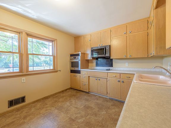 2nd image of 871 Carmen Ln