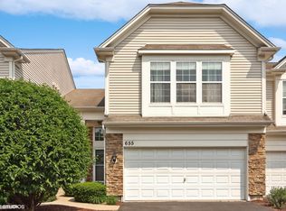 655 Pointe Dr, Crystal Lake, IL 60014