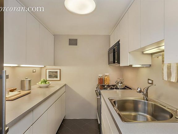 4th image of 101 W 12th St APT 19J