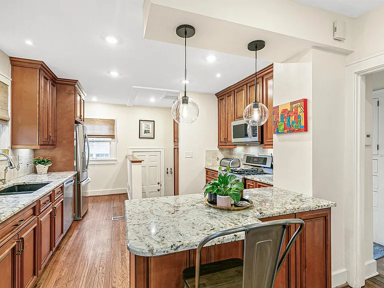 1083 S Clarkson St — Photo 3