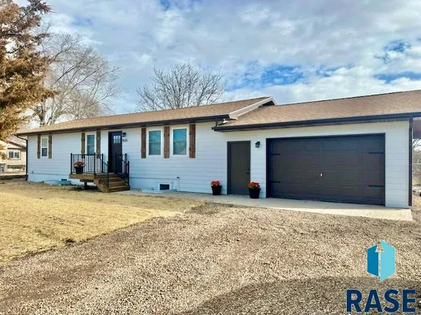1820 Sweetbriar St, Rapid City, SD 57703