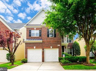 2460 Cypress Green Ln, Herndon, VA 20171