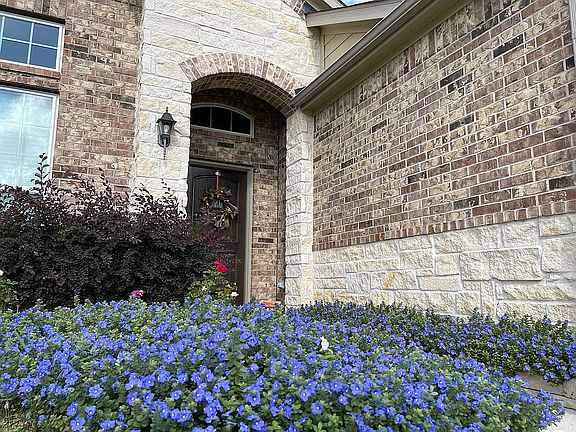 3rd image of 2322 Sandlewood Trail Ln