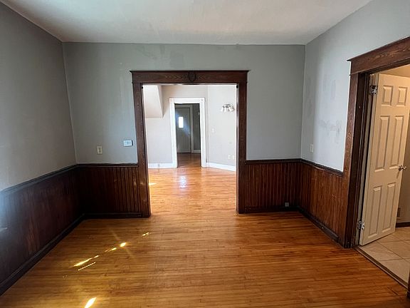 3rd image of 1010 Wisconsin St