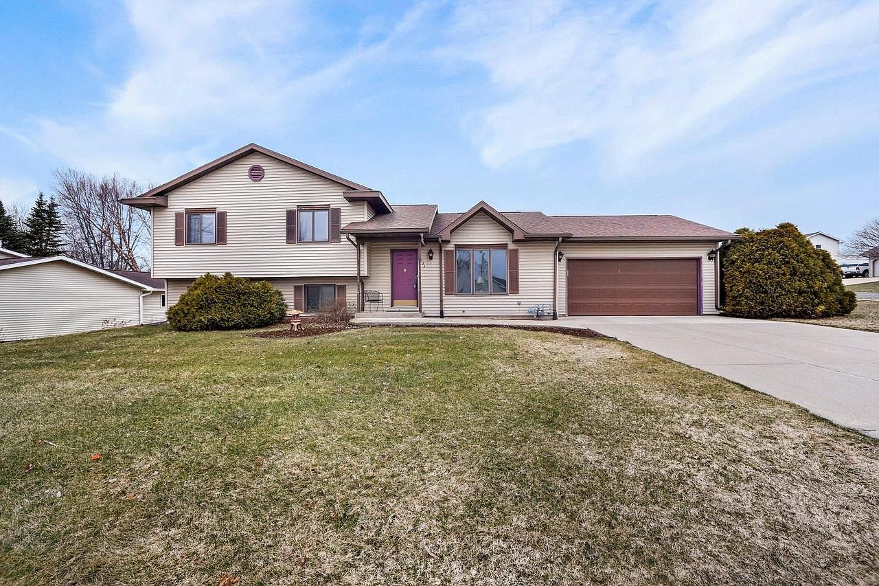 323 Meadow Ln, WI 53955 Zillow