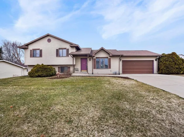 323 Meadow Ln, Poynette, WI 53955