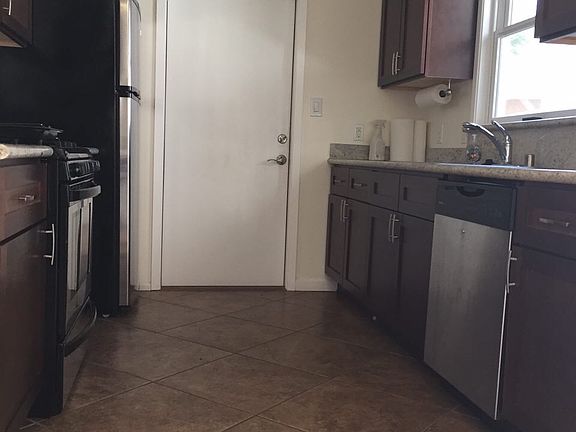 4th image of 383 Orchard Ave
