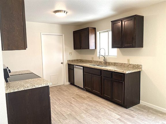 3rd image of 1552 E Kuns Ct