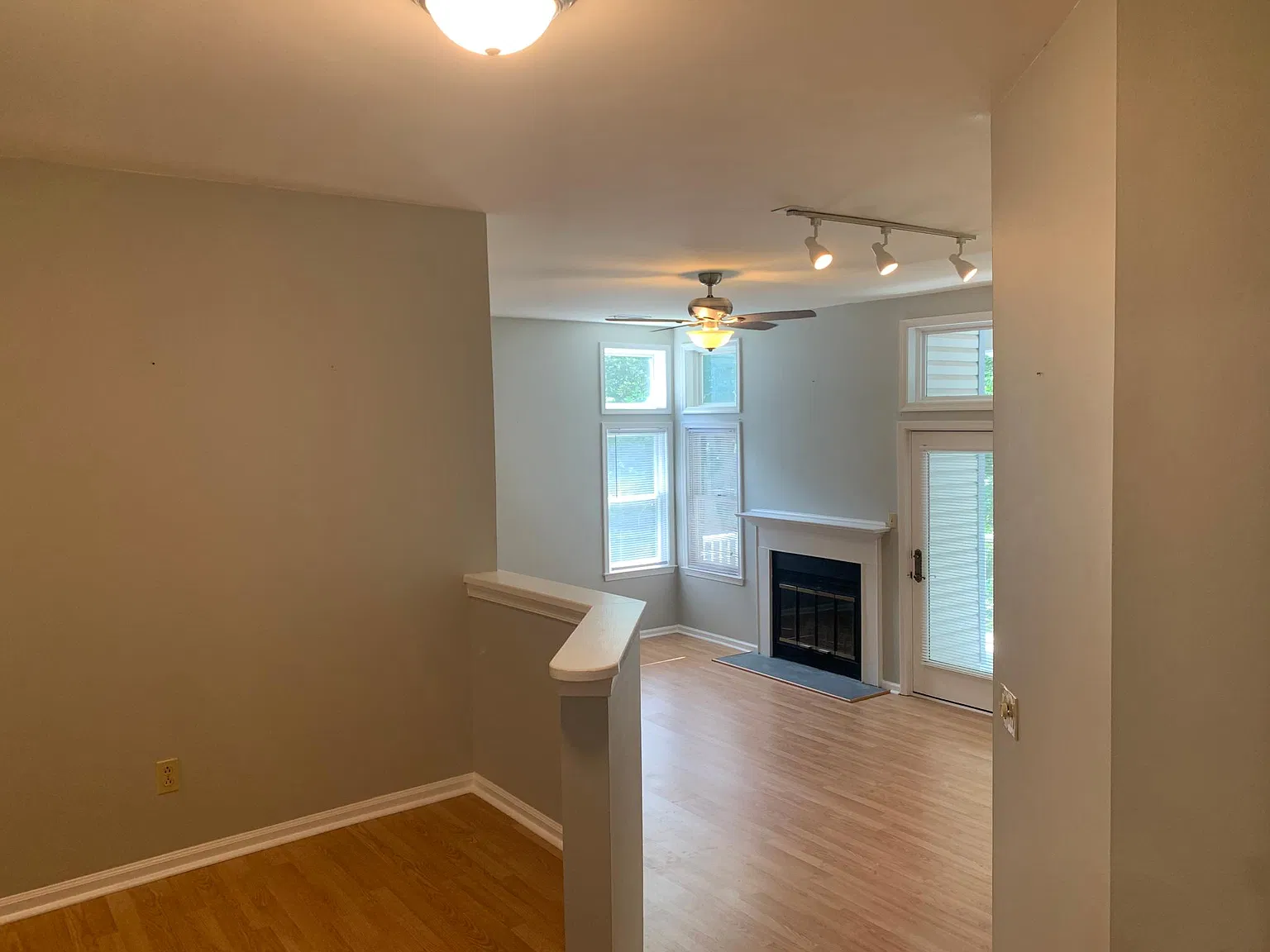 2 bed, 1000 sqft, $2,060 — Photo 3