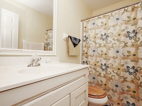 5th image of 10397 Oxford Dr