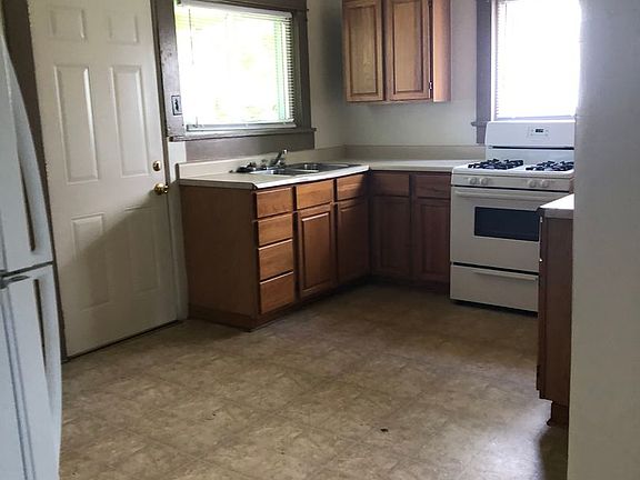 5th image of 415 N Lincoln St