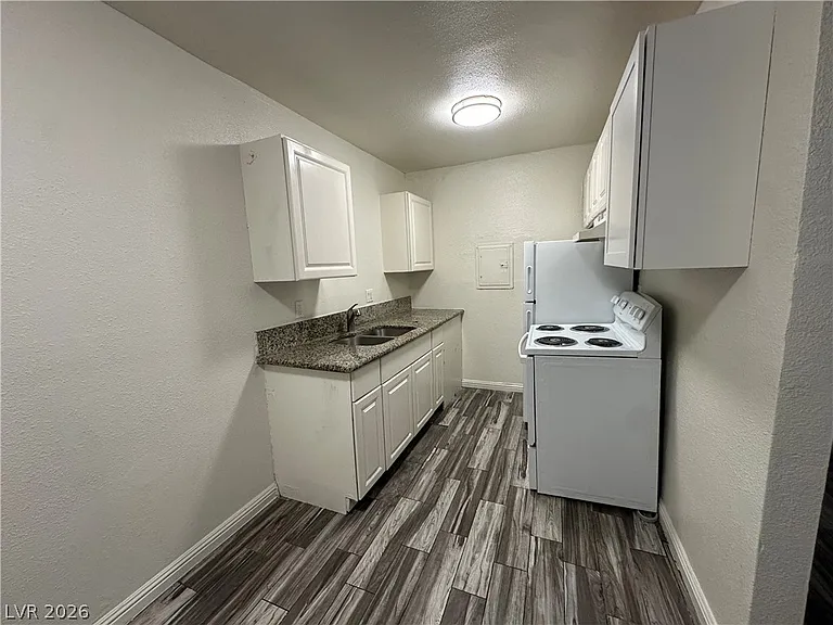 2105 Sunrise Ave #2 — Photo 8