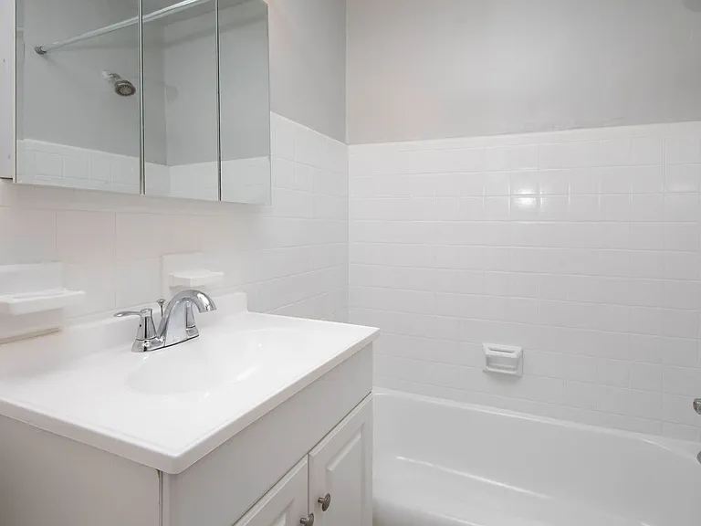 10th Street Apartments — Photo 7