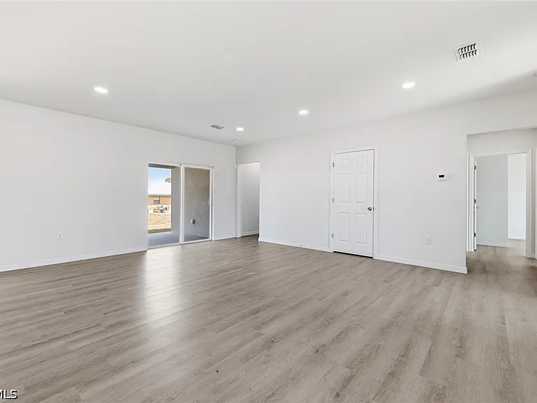 1406 Ford Cir — Photo 26