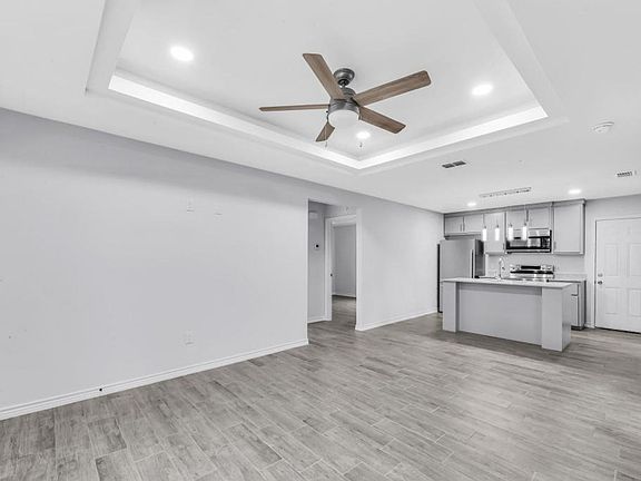 4th image of 1001 W Sunset Valley St #3
