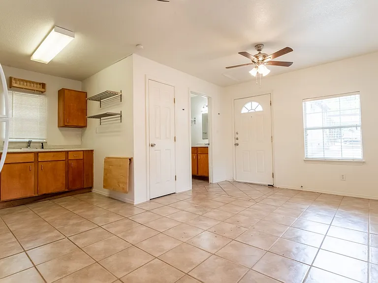 4704 Evans Ave — Photo 3