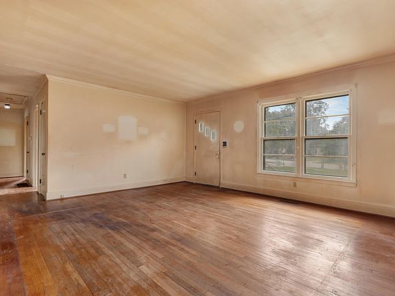 2nd image of 1821 W Oakland Ave