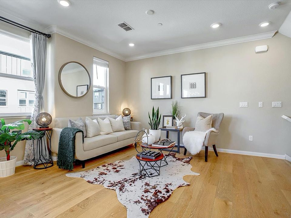 1st image of 658 Squire Ave