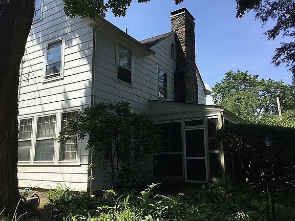 Sunroom and screened porch.