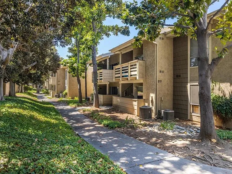 1130 E Alosta Ave — Photo 29