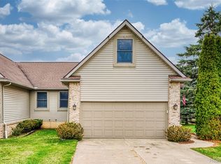 216 Canterbury Ct, Linden, MI