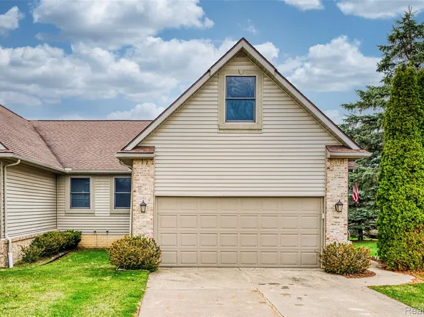 216 Canterbury Ct, Linden, MI 48451
