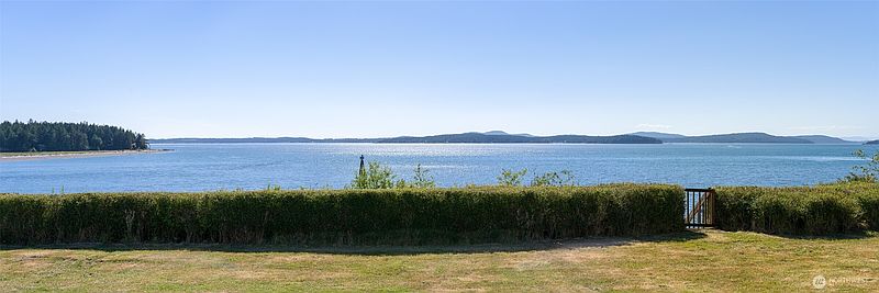 3rd image of 405 Lopez Road