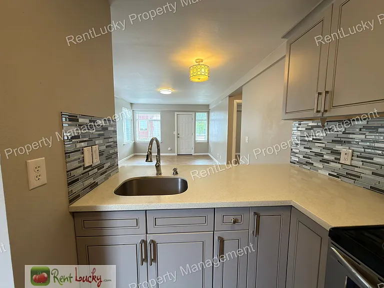 3315 Claremont Ave S — Photo 5