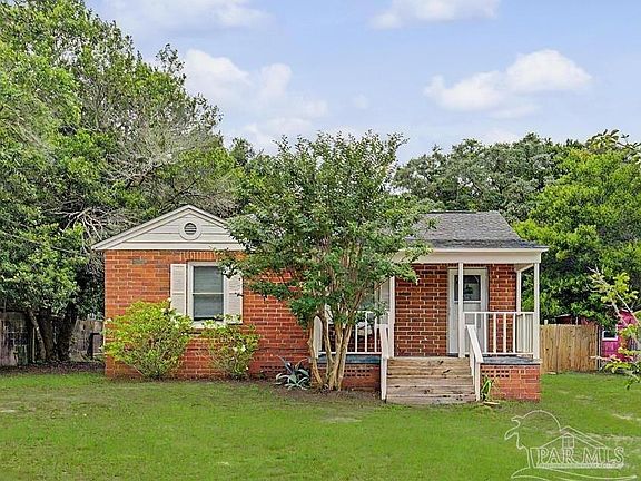 2nd image of 514 NW Syrcle Dr