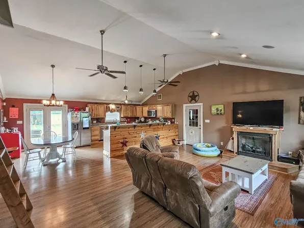 97 McGlathery Ln, Falkville, AL 35622